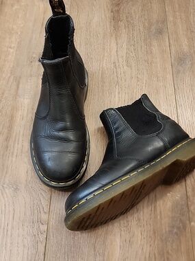 Doc Martens Black Leather Chelsea Boots Yellow Stitch Airwalk size 4 (M) 5 (W)